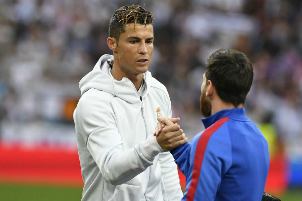 Cristiano Ronaldo y Lionel Messi en una edición de El Clásico de la temporada 2016/2017.