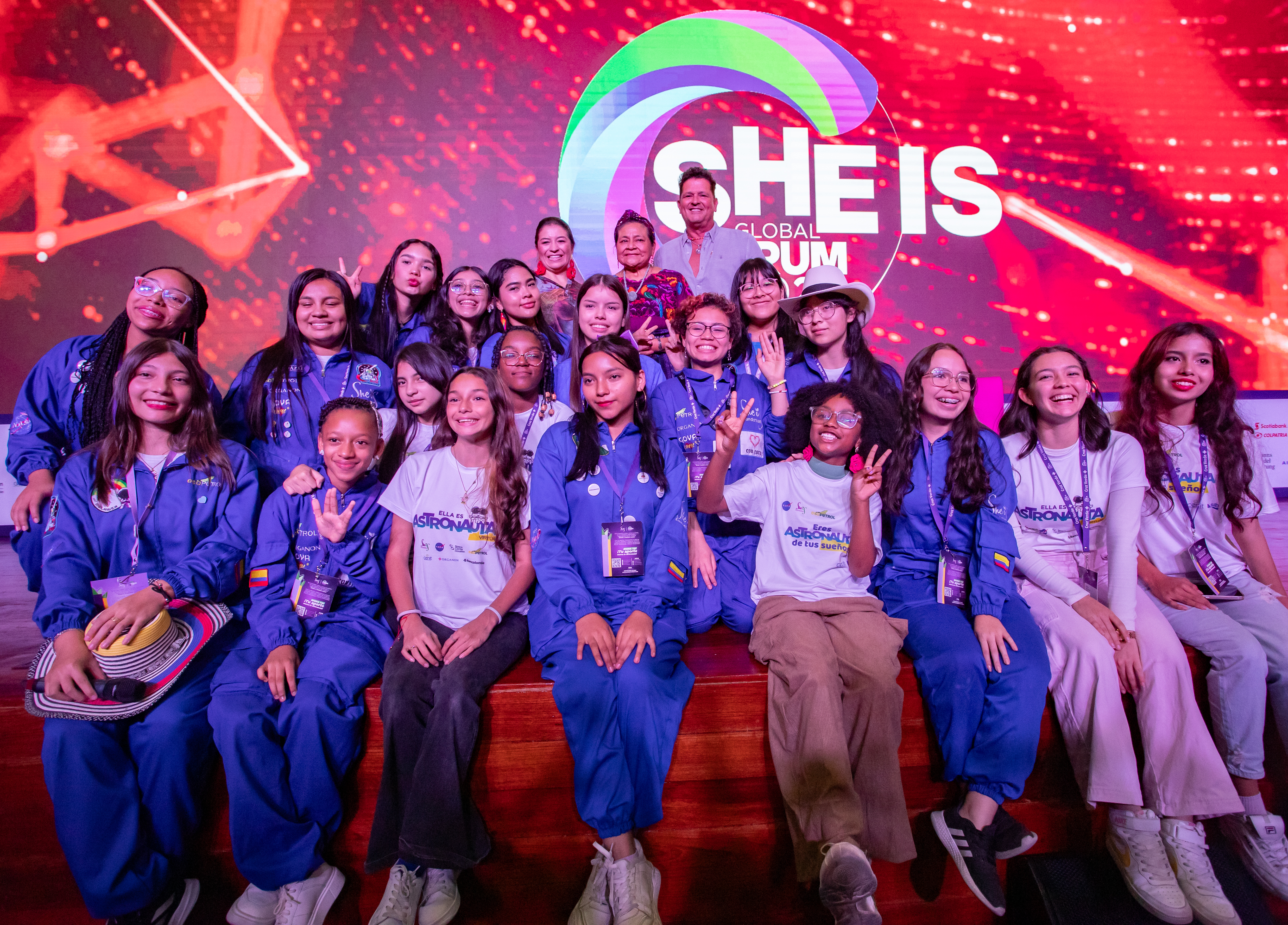 Harvard y MIT llevarán a niñas colombianas a participar en programas científicos
