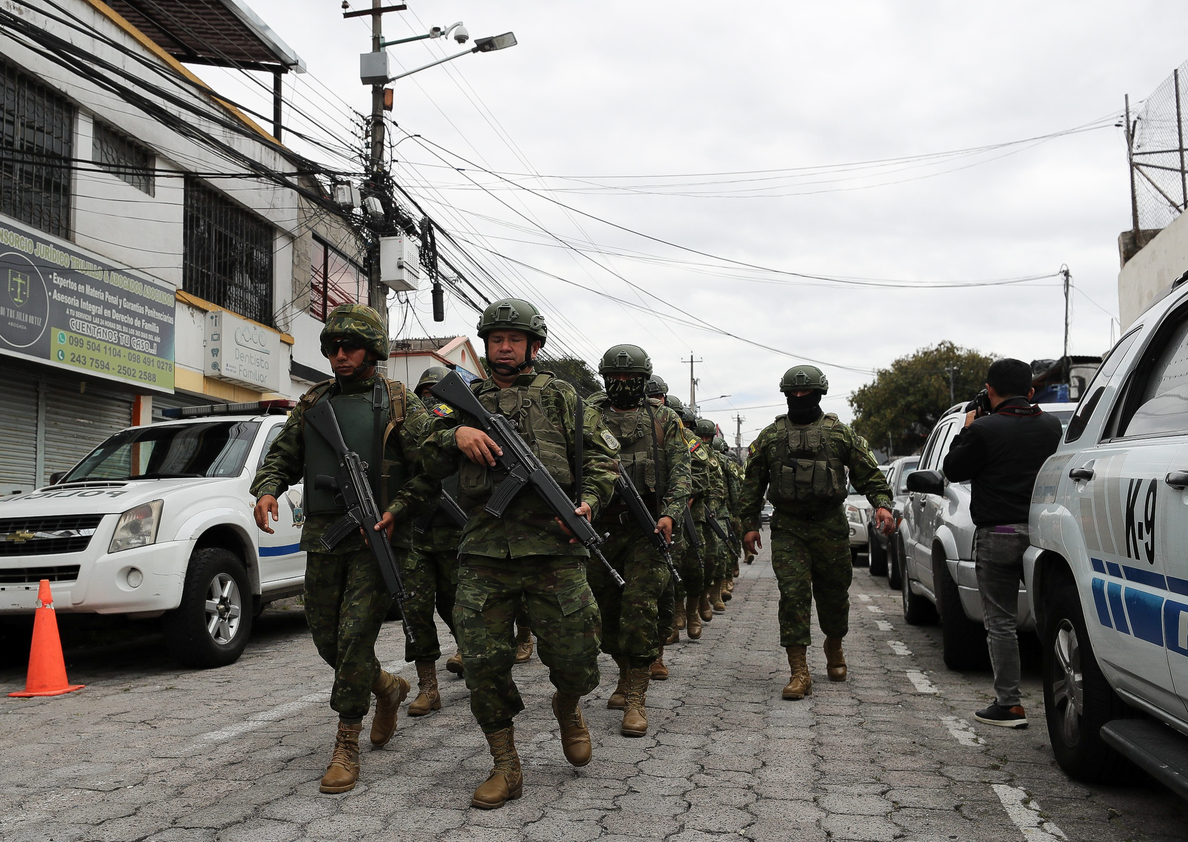 Ecuador, en estado de excepción tras motines en cárceles y presunta fuga de un narco