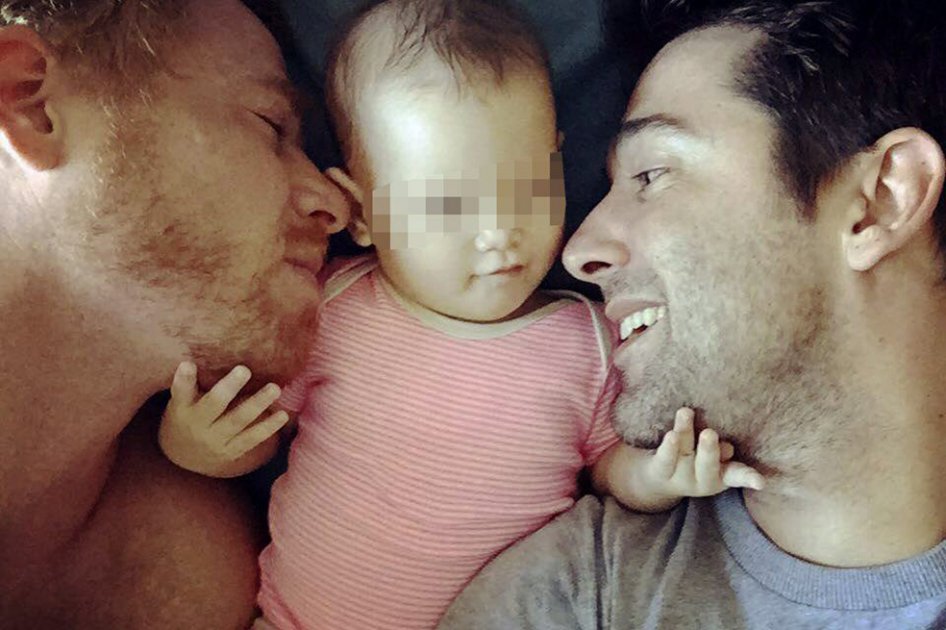 La lucha en Tailandia de un matrimonio homosexual por la custodia de su hija