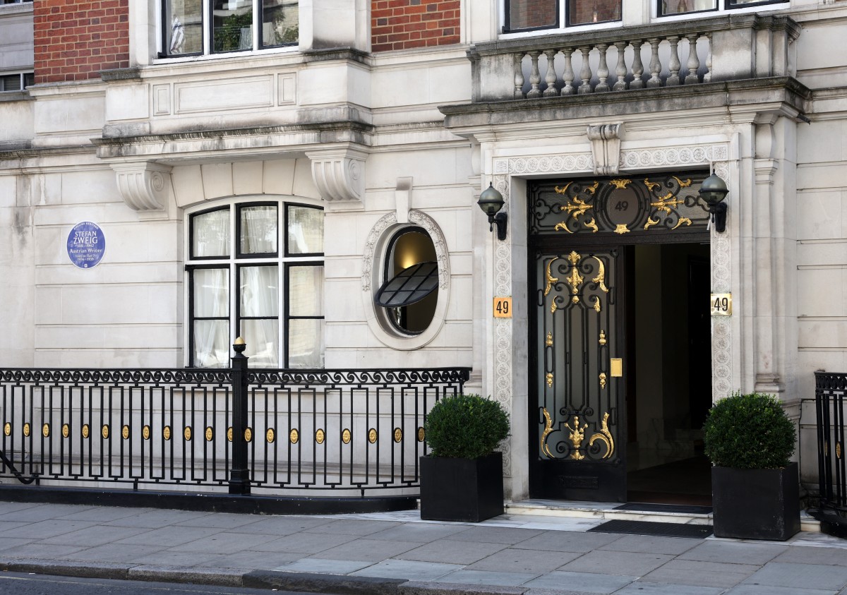 An English Heritage Blue Plaque for Austrian writer Stefan Zweig, is displayed on the exterior of a flat on Hallam street, in central London, on August 3, 2026.