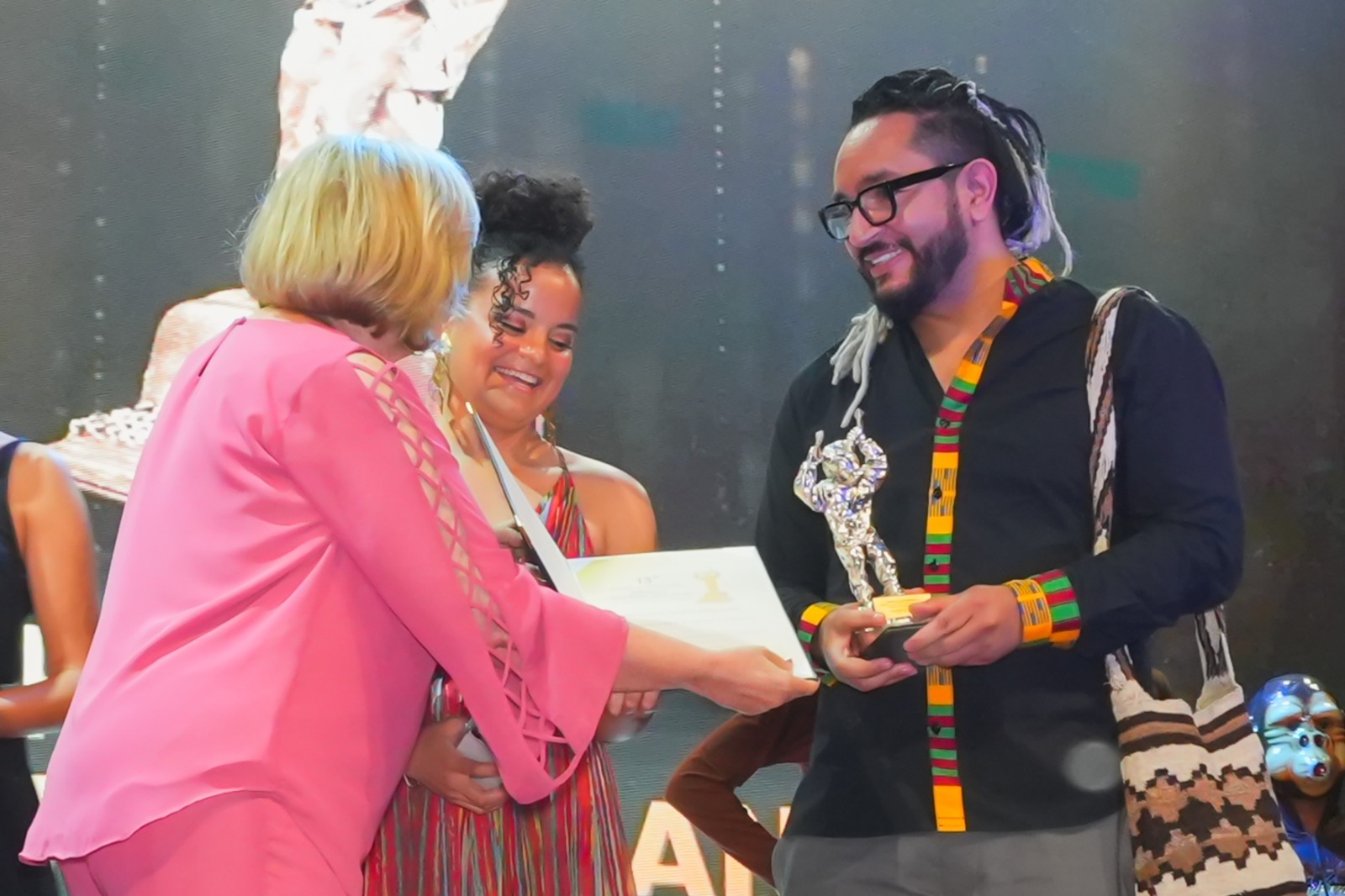 Dos periodistas de El Espectador recibieron el Premio de periodismo Ernesto McCausland Sojo