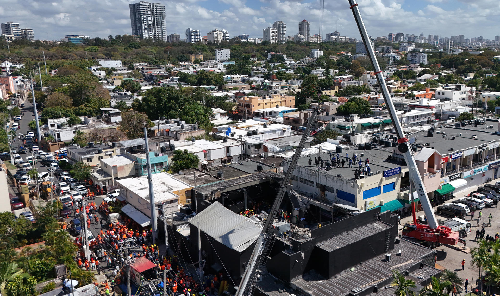 “Fue como un tsunami o un temblor”: voces de la tragedia de Santo Domingo