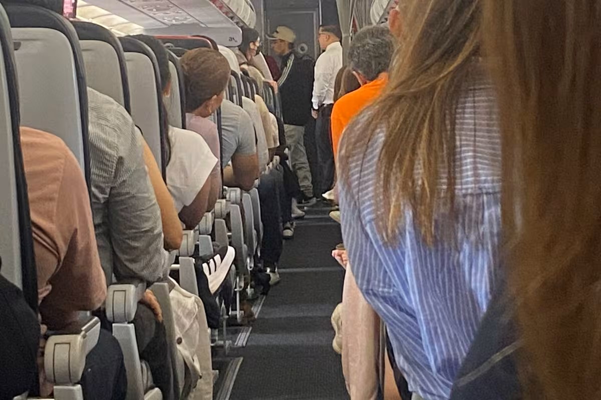 Hombre que causó pánico en vuelo Bucaramanga-Bogotá; Avianca se pronunció
