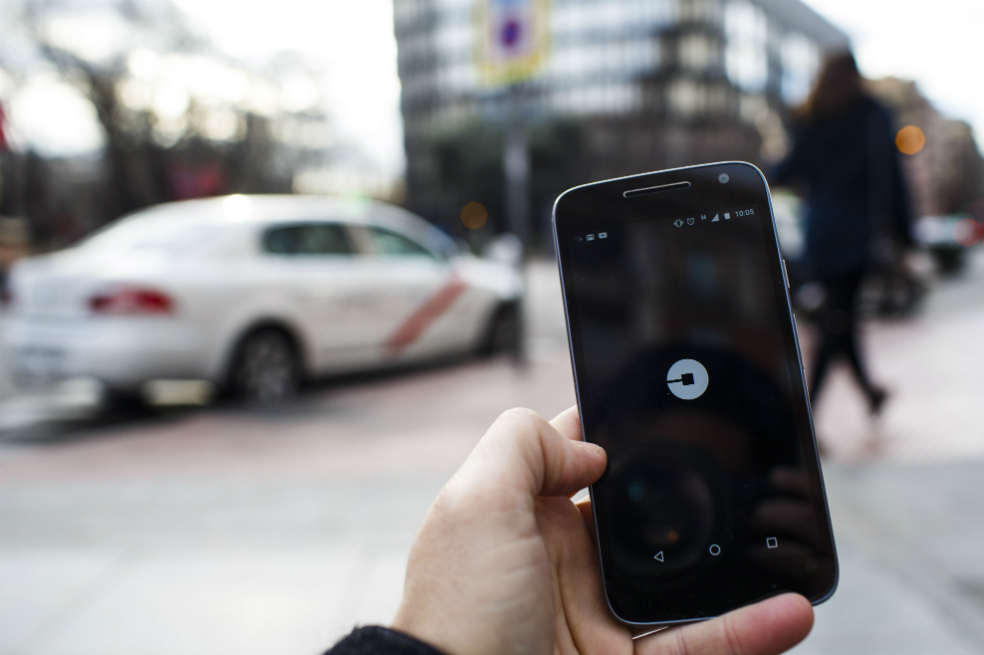 Policía sella punto atención de Uber en el centro comercial San Rafael en Bogotá