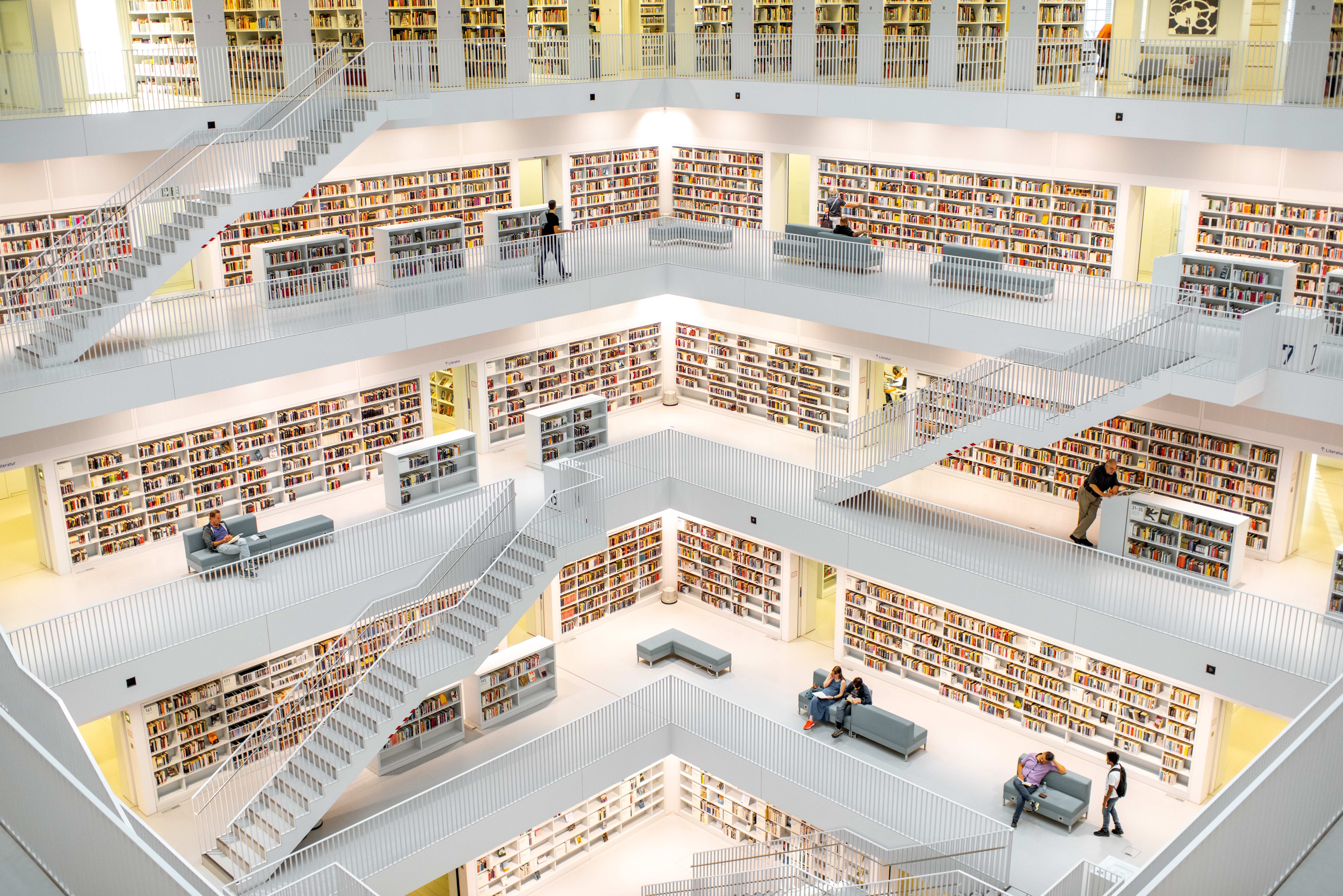 La Biblioteca Pública de Stuttgart es una de las más bonitas y modernas del mundo.