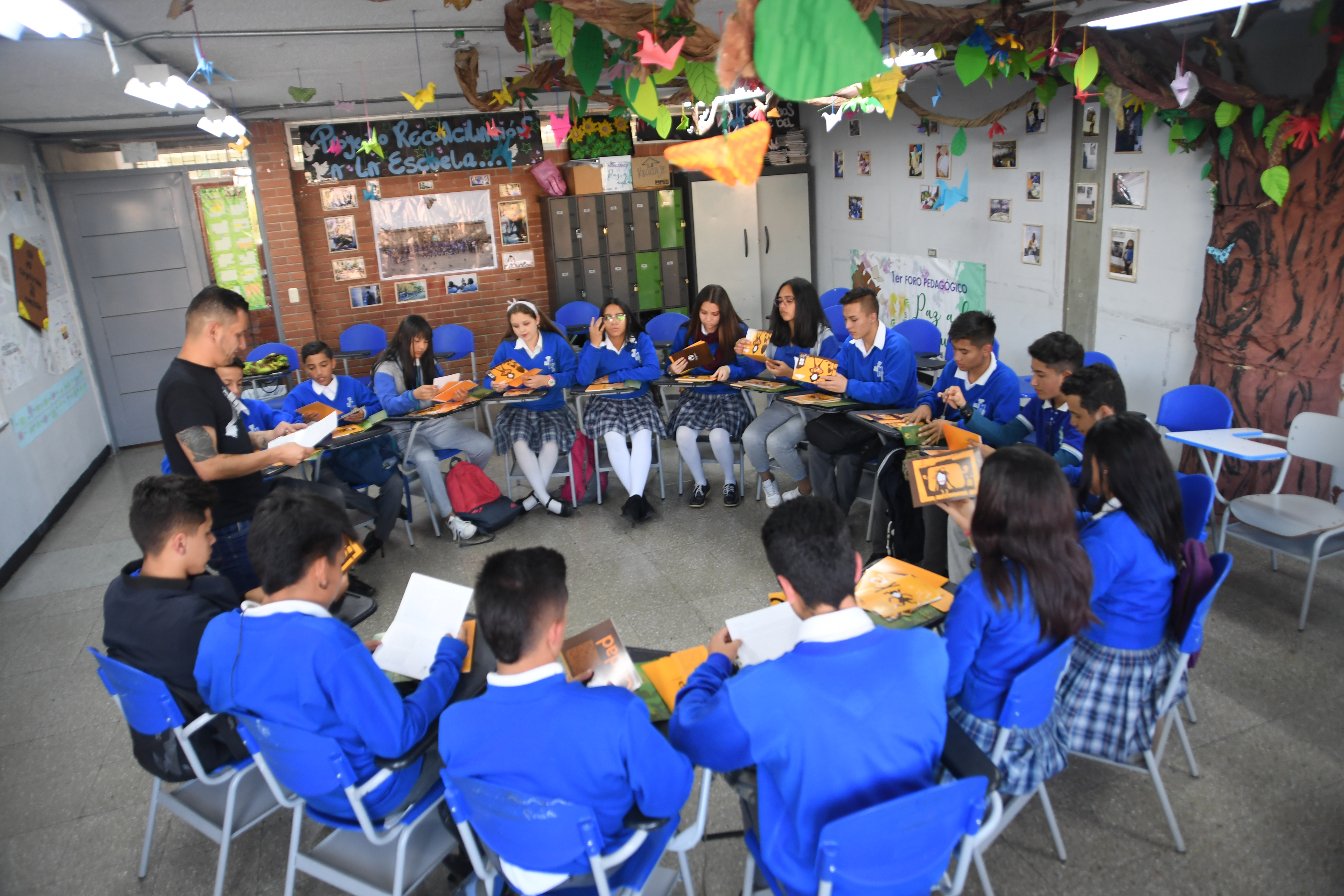 Alcaldía ofrecerá apoyo a iniciativas para la paz en comunidades escolares