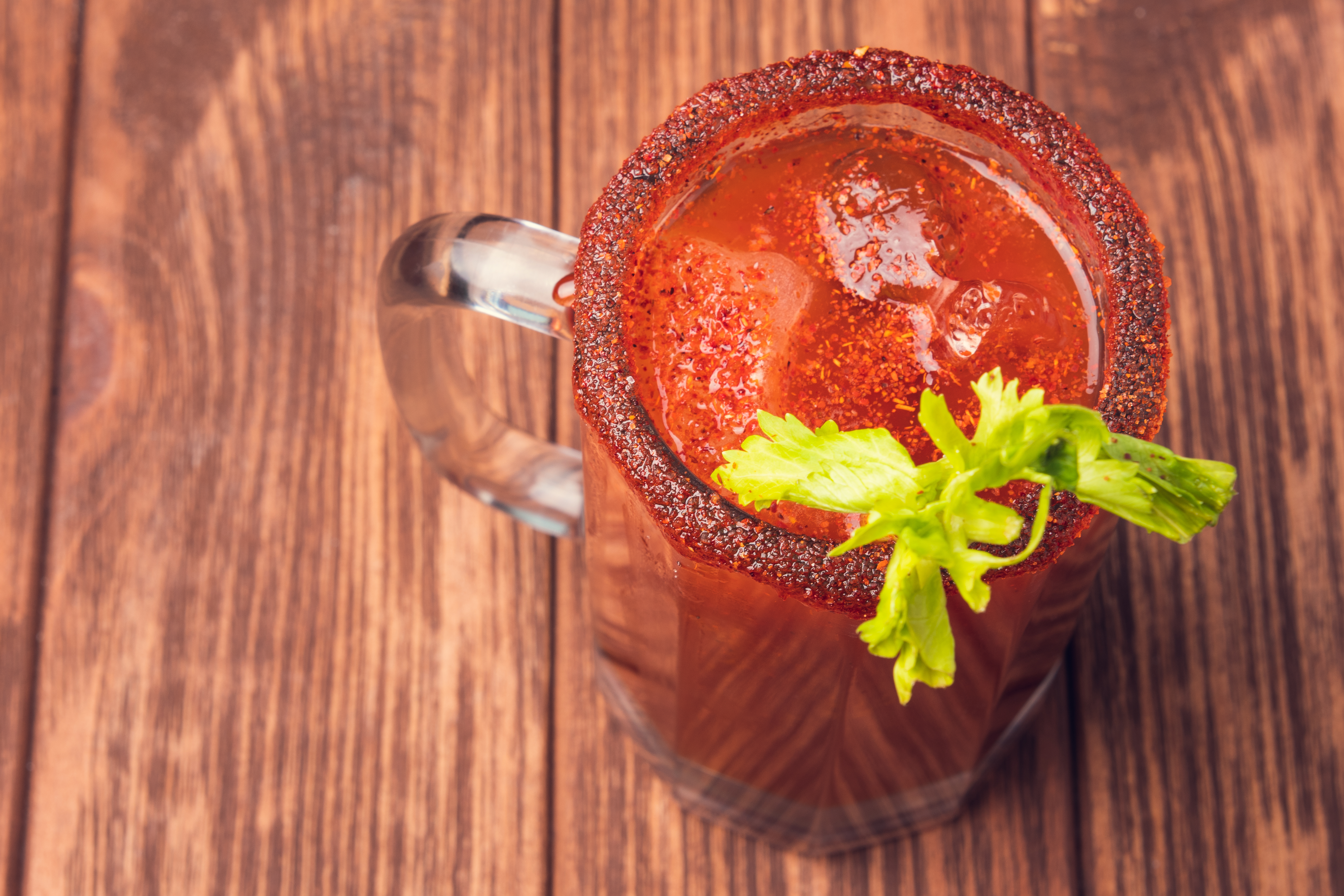 ¡Para el calor! Así puedes preparar michelada con camarones