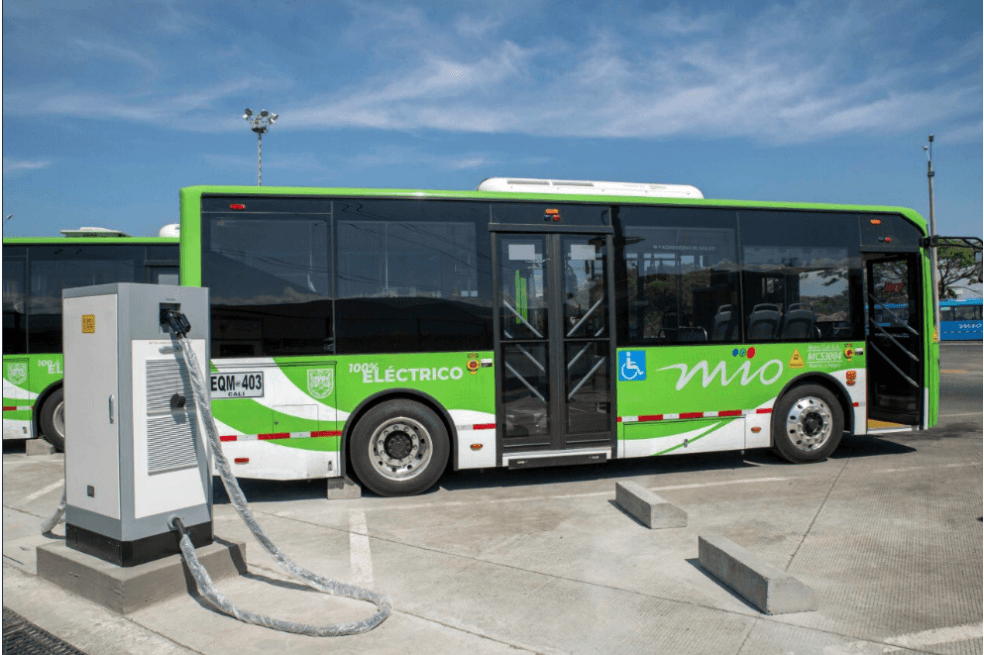 Cali pone a rodar los primeros 26 buses eléctricos del país