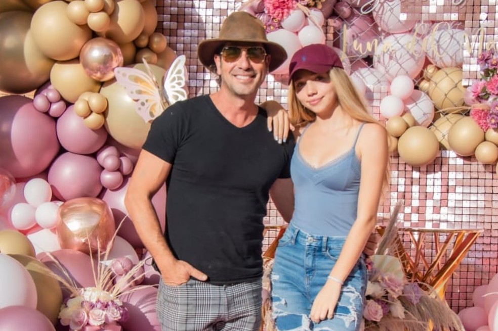 El actor y participante del reality de cocina presume con orgullo en sus redes sociales a toda su familia, en especial, a su hija Luna, de 15 años. ¿Se parecen?