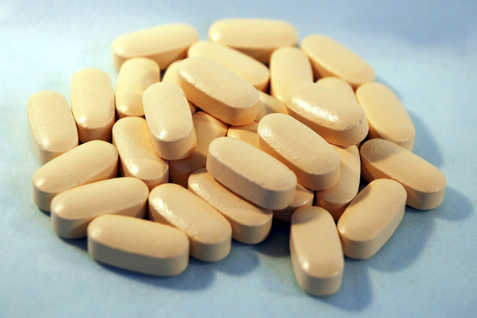 Farmacéuticas de EE.UU. pagarían $26.000 millones por su rol en crisis de opioides