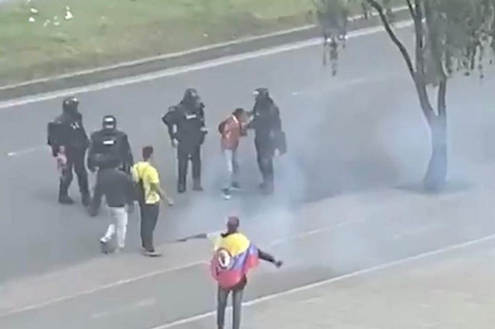 Funcionario de la Alcaldía de Bogotá no fue agredido por el Esmad: Policía Nacional