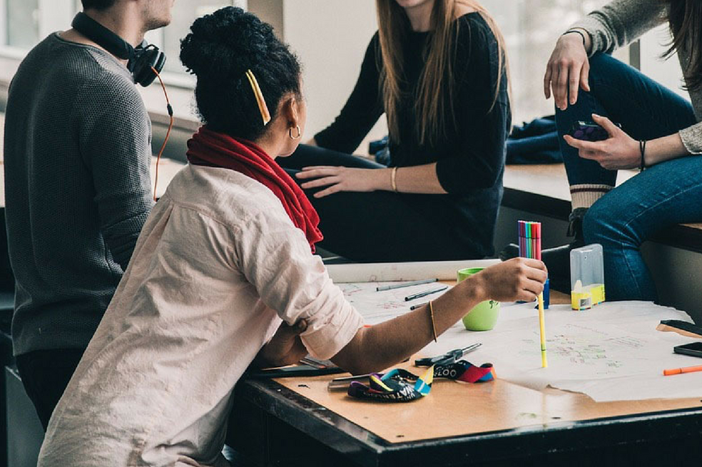 Los colombianos se forman más de manera autodidacta que por iniciativa de las empresas