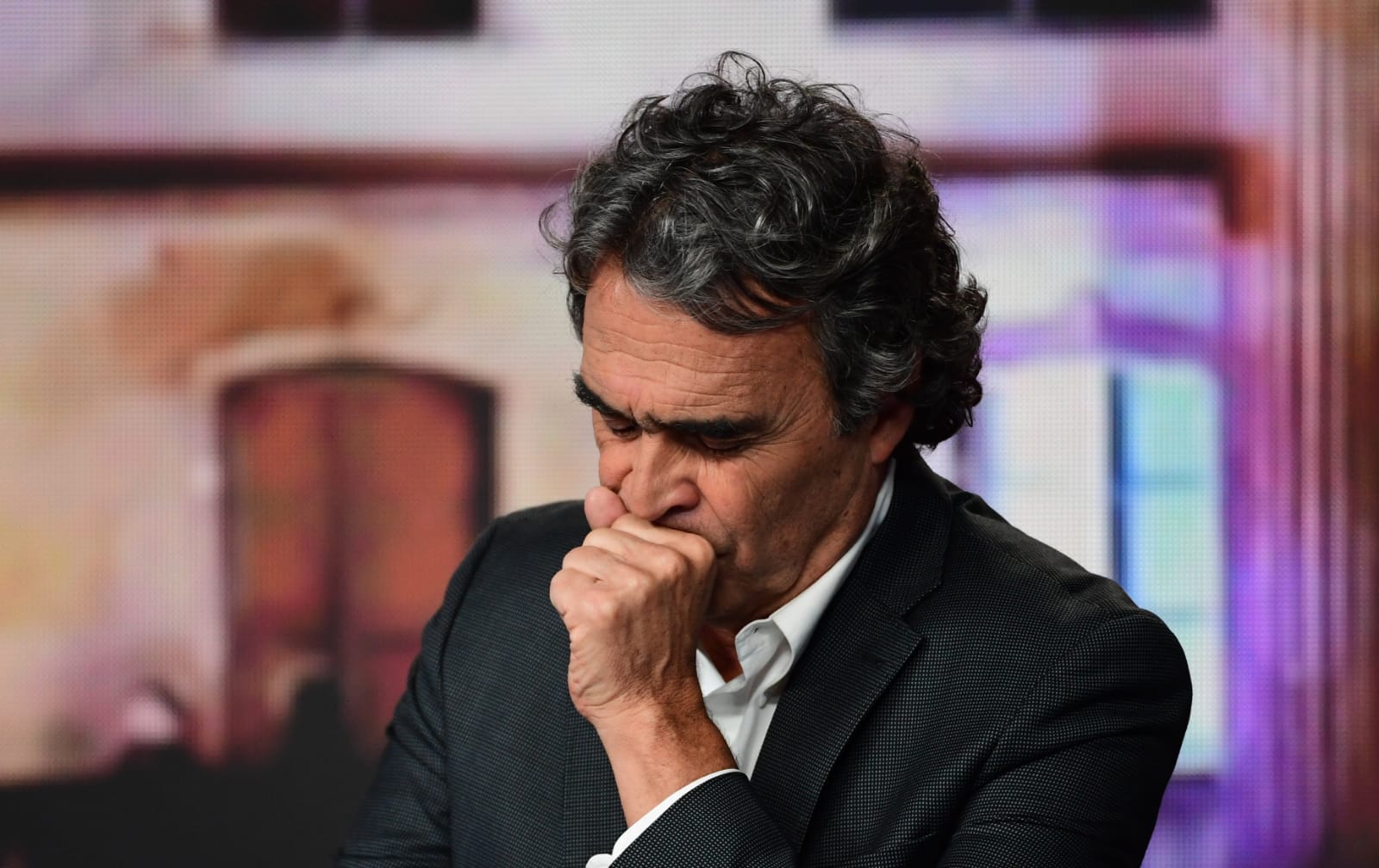 Sergio Fajardo se concentró en resaltar lo que a su juicio son vacíos en las propuestas y la viabilidad económica de estas de sus contrincantes.