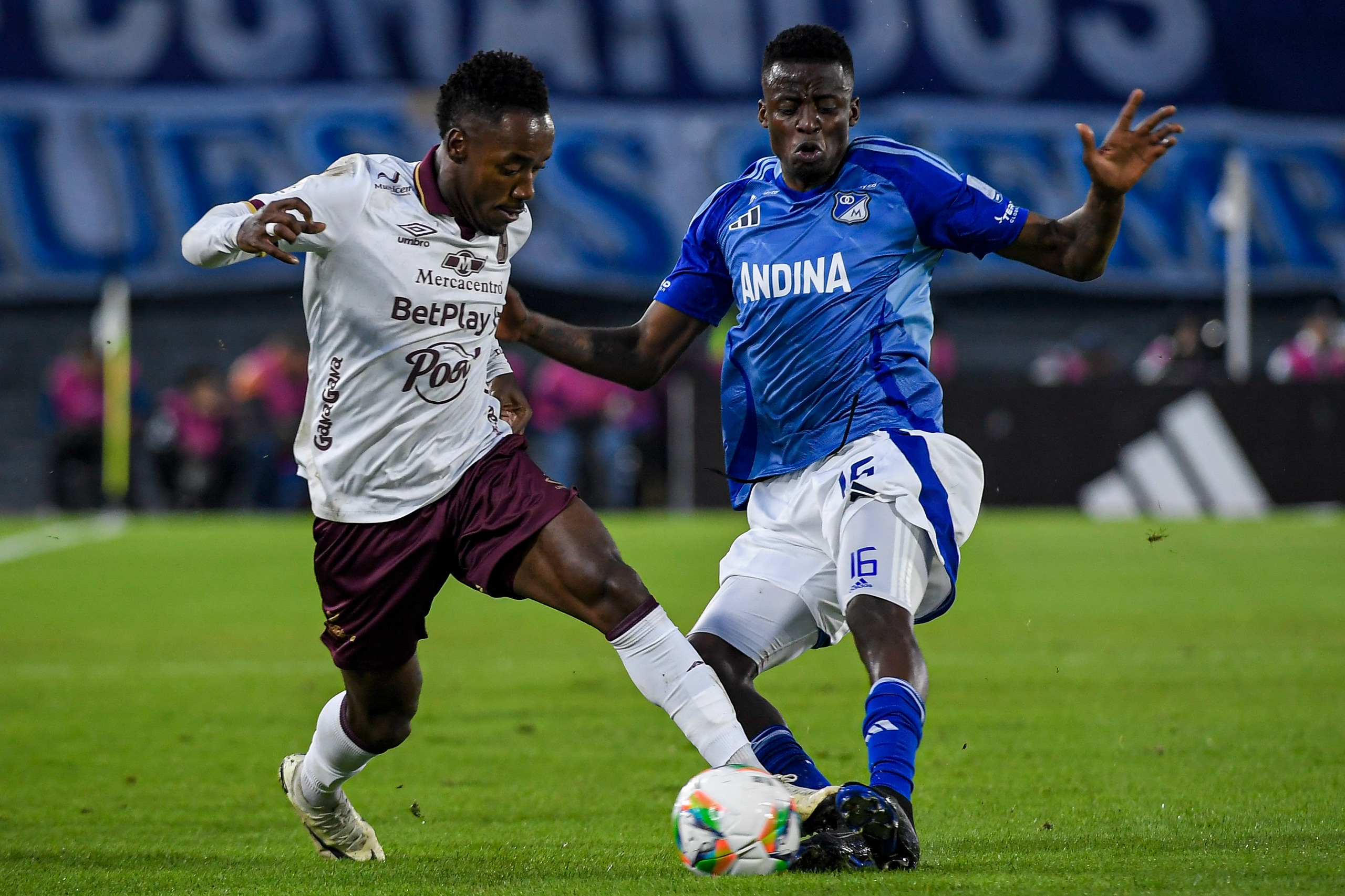 Jader -Valencia (der.) fue el encargado de abrir el marcador a favor de Millonarios en El Campín.