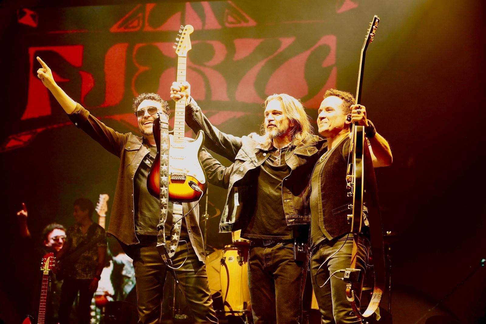 Fonseca celebró 20 años de carrera: Andrés Cepeda y Juanes cantaron con él
