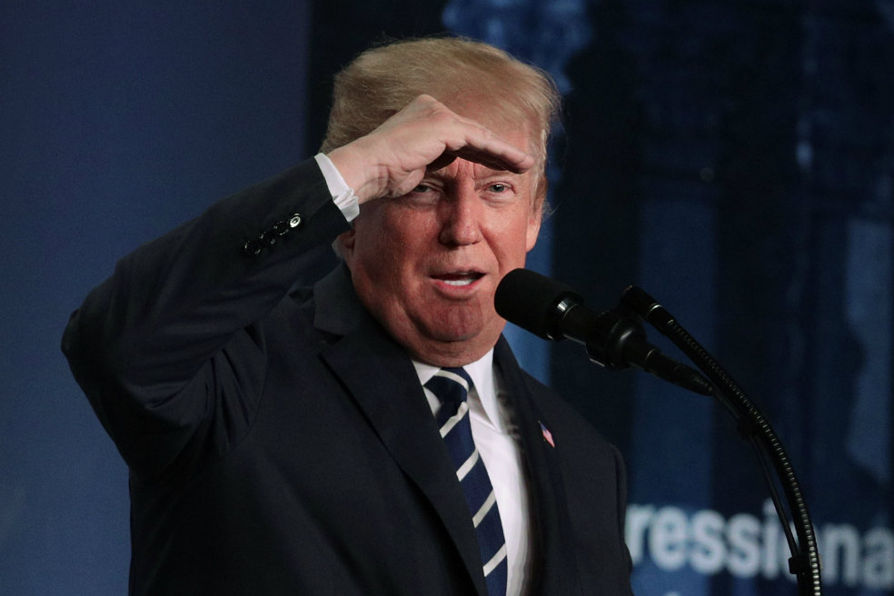 “Armar a los profesores en las escuelas” y otras soluciones polémicas de Trump