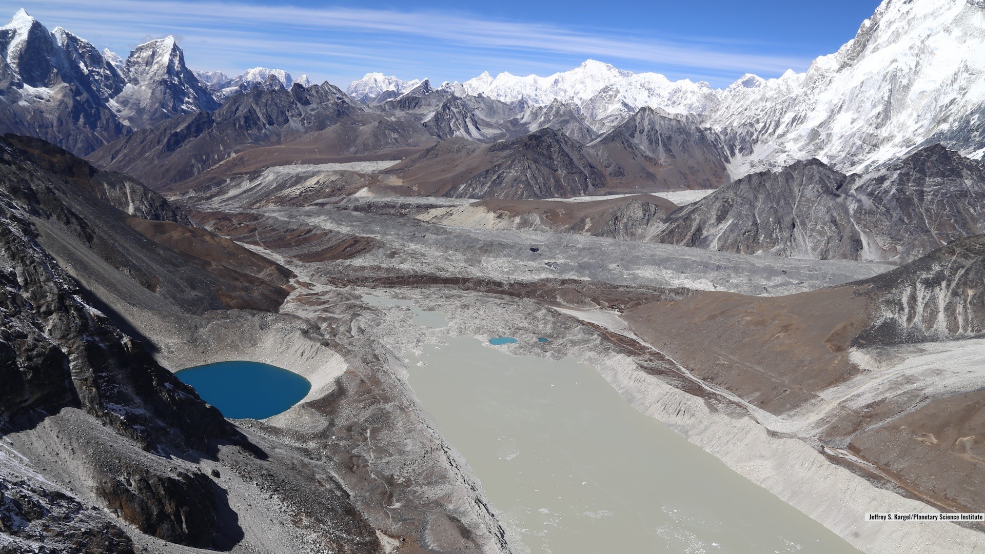 Van más de 70 muertos y 100 desaparecidos por desbordamiento de un lago glaciar