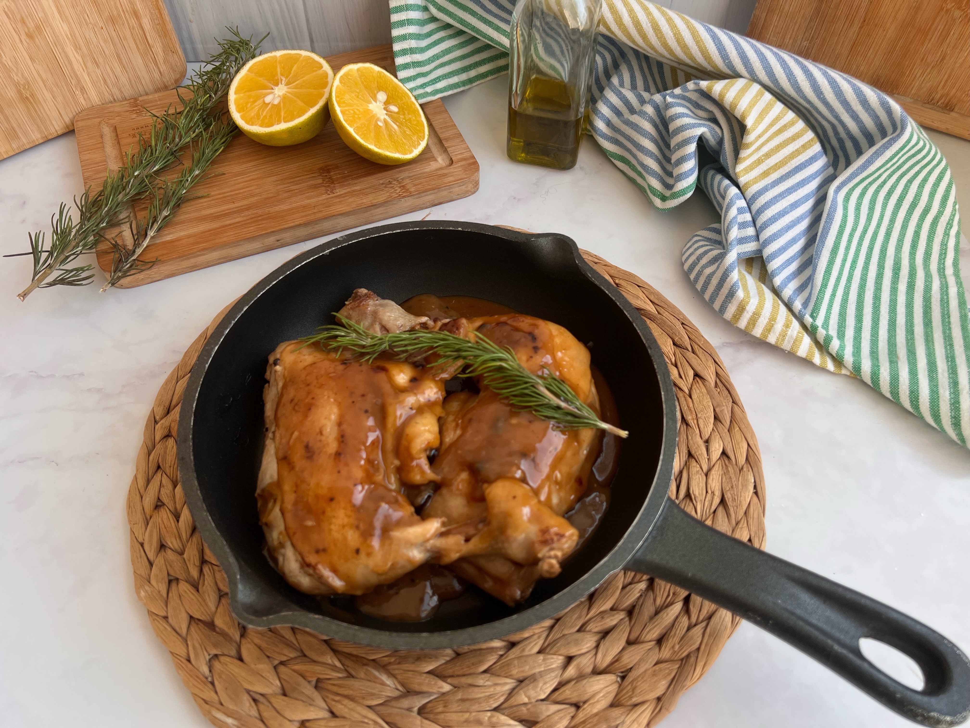 Domingo para cocinar pollo con naranja y romero
