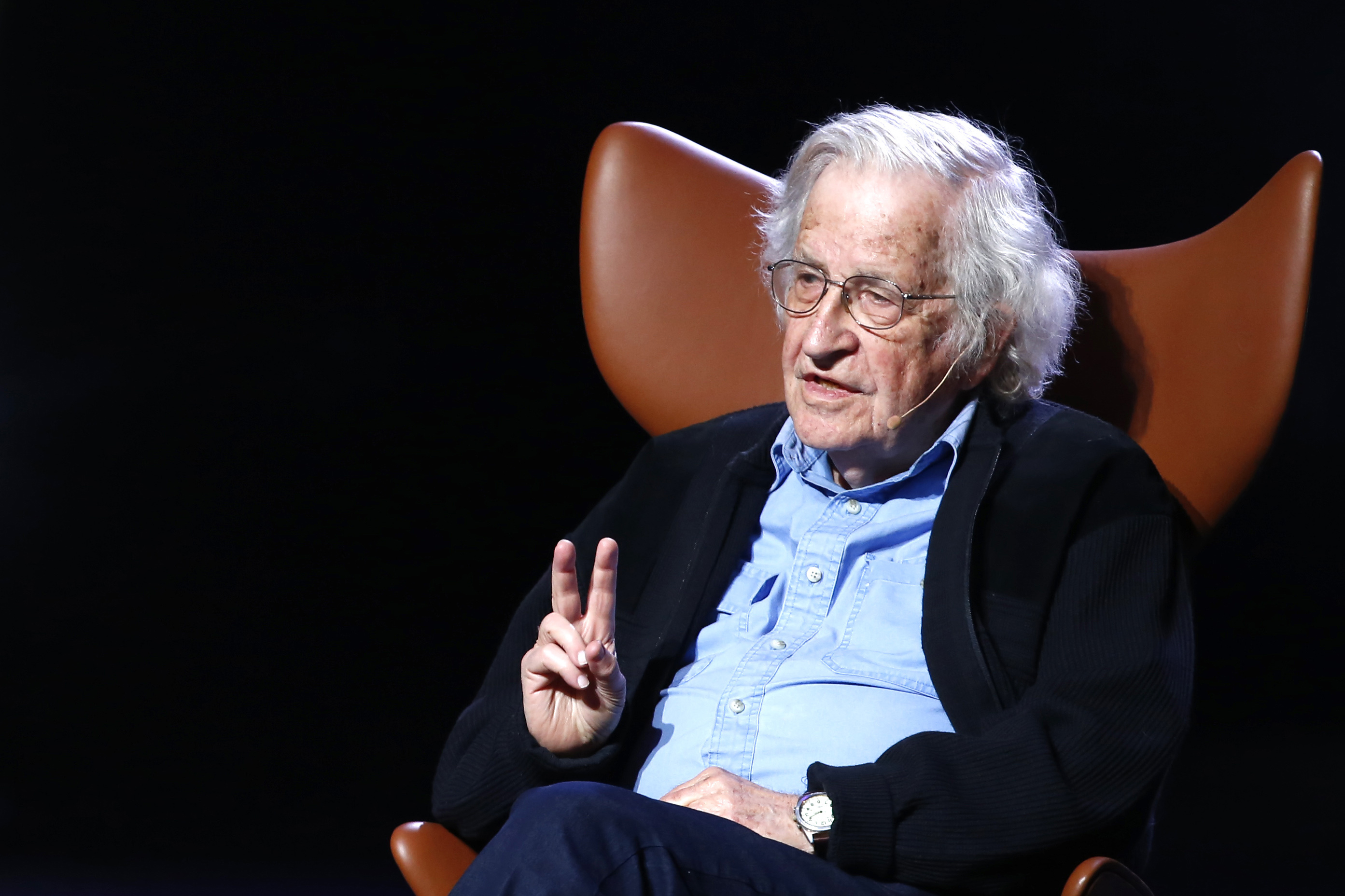 Los crímenes de Estados Unidos en Colombia, según Noam Chomsky