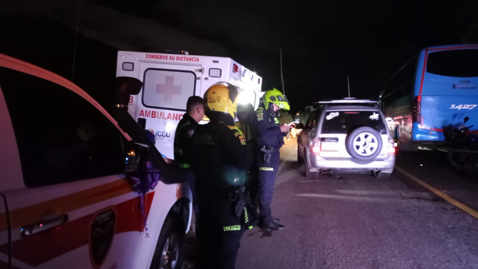 Dos fallecidos y cuatro lesionados dejó grave accidente en Autonorte