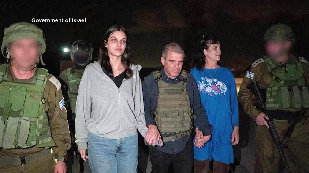 Hamás libera a rehenes de EE. UU. retenidas en Gaza, que espera llegada de ayuda