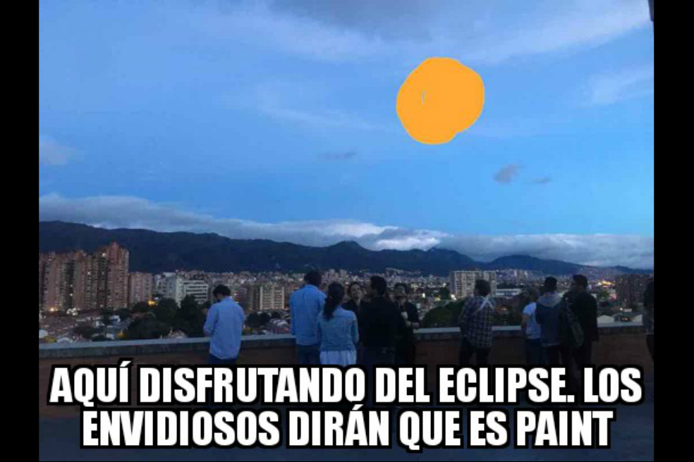 Las nubes opacaron el eclipse lunar en Bogotá y los memes no se hicieron esperar