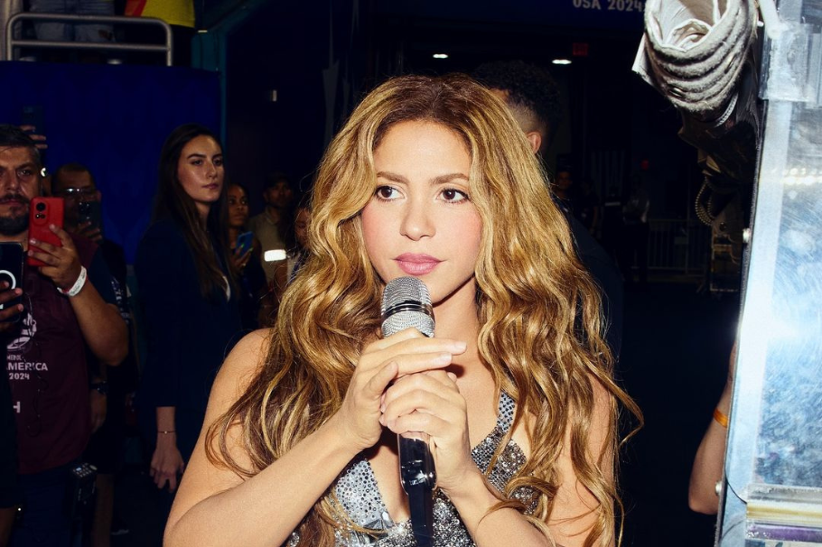 Controversia en los Grammy 2025 por comentario sobre Shakira y Colombia
