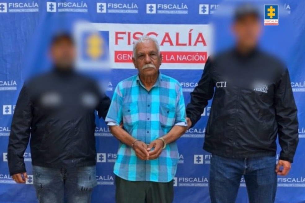 Acusan a hombre señalado de estafar a campesinos con falsas entregas de tierras del Estado
