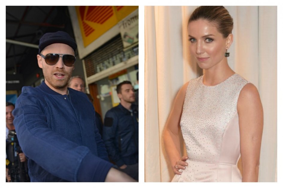Chris Martin y Annabelle Wallis.