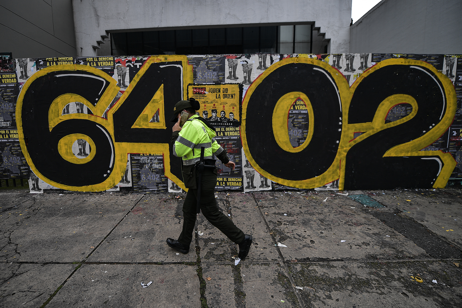Plantón de las madres de Soacha frente a la JEP para para rendir memoria por las 6.402 ejecuciones extrajudiciales cometidas durante el período de Álvaro Uribe Vélez como presidente de Colombia