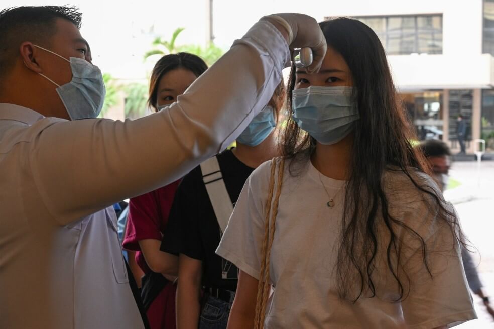 Reportan la primera muerte por coronavirus fuera de China