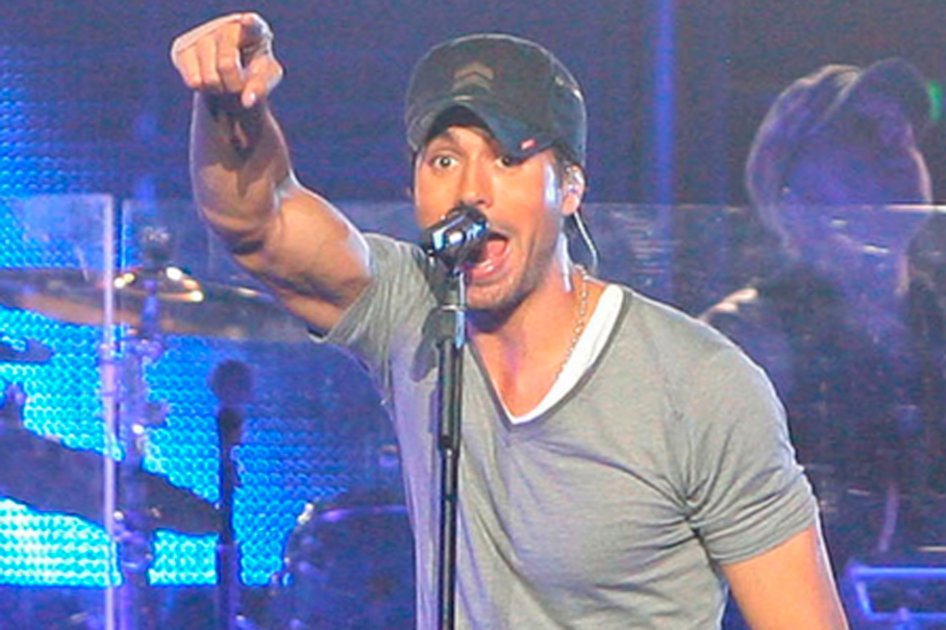 Enrique Iglesias prefiere cantar en un concierto antes que estar con su familia