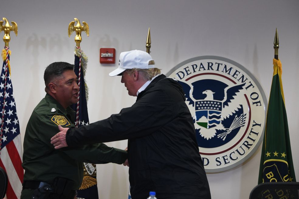 ¿Qué significa que Trump declare estado de emergencia?
