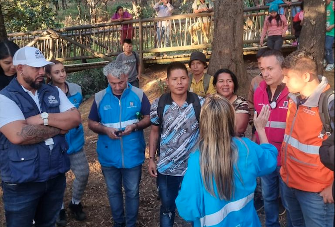 Trasladan a indígenas que estaban en el cerro Pan de azúcar, en Medellín