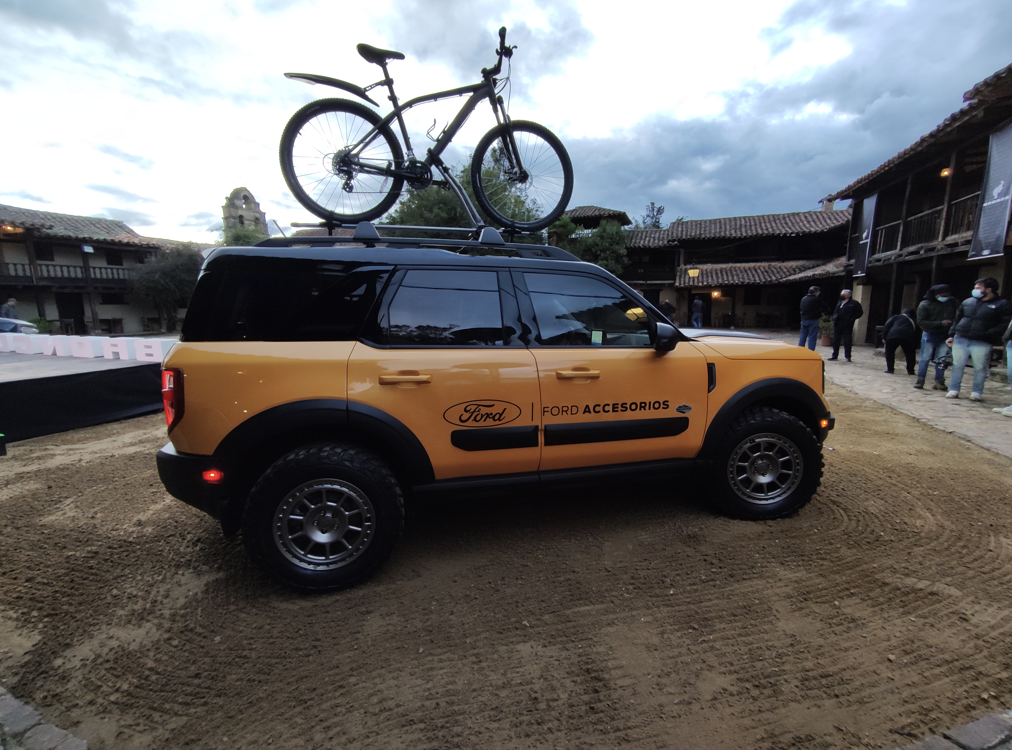 El versión Wildtrak incorpora el sistema G.O.A.T, con siete modos de manejo como nieve, rocas, eco, deportivo, etc.