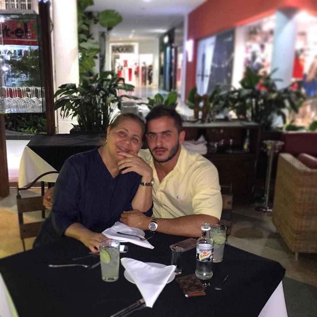 Erasmo Zuleta y su madre, Mara Bechara.