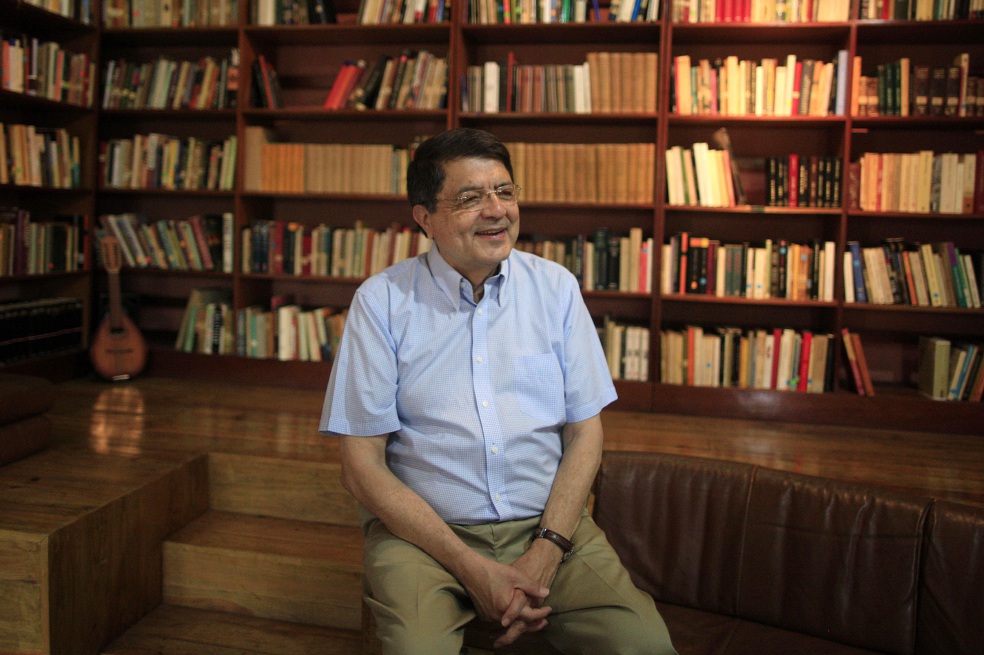 FILE - In this April 27, 2011 file photo, writer Sergio Ramirez, from Nicaragua, speaks during an interview with foreign media in Managua, Nicaragua. Ramirez has been awarded with the Cervantes Prize of literature in Spanish 2017.(AP Photo/Esteban Felix, File)