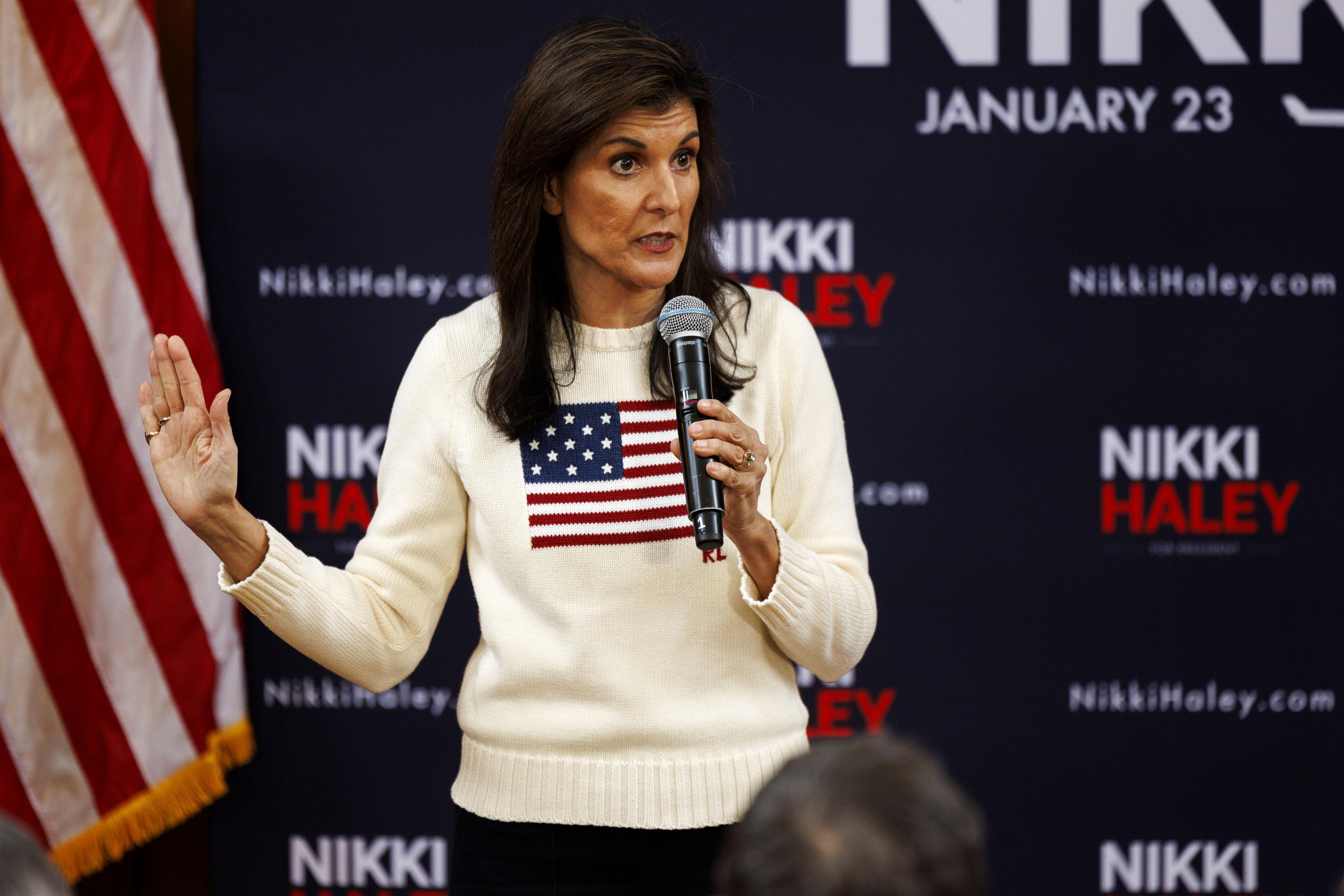 Peterborough (United States), 20/01/2024.- Republican candidate for president, former South Carolina governor Nikki Haley speaks during a 'Get out the Vote' rally in Peterborough, New Hampshire, USA, 20 January 2024. Haley is battling with former US president Donald J. Trump and Florida Governor Ron DeSantis for the New Hampshire Republican Primary held on 23 January 2024. (Elecciones) EFE/EPA/CJ GUNTHER