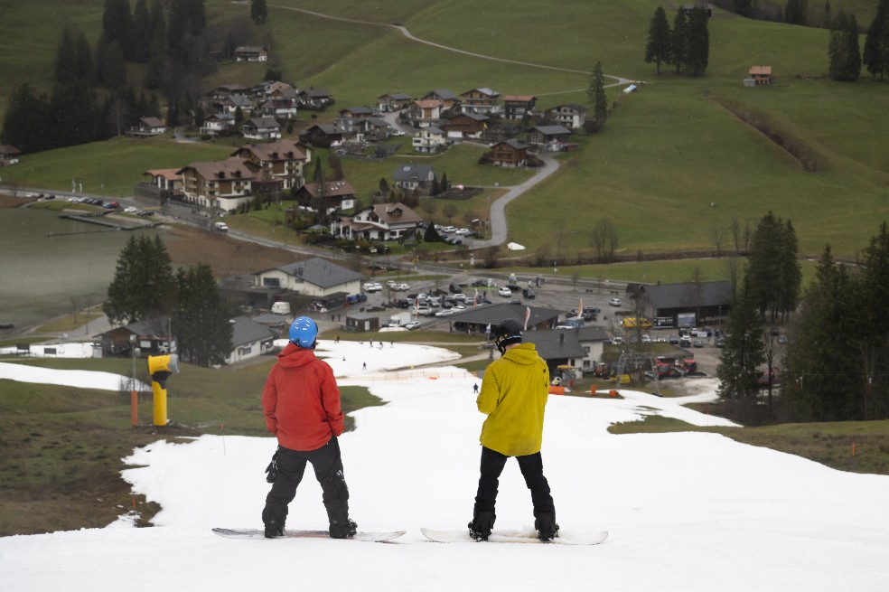 Una desoladora Navidad: los Alpes suizos están sin nieve en pleno invierno