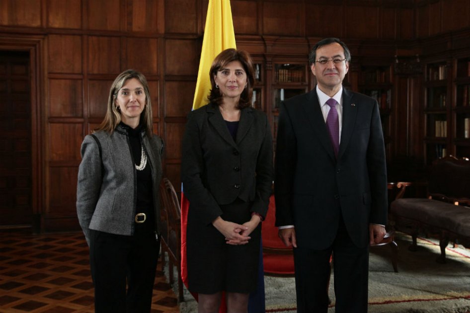 La Canciller María Ángela Holguín junto a sus dos Viceministros: Patti Londoño Jaramillo, Viceministra de Relaciones Exteriores, y Carlos Arturo Morales, Viceministro de Asuntos Multilaterales.