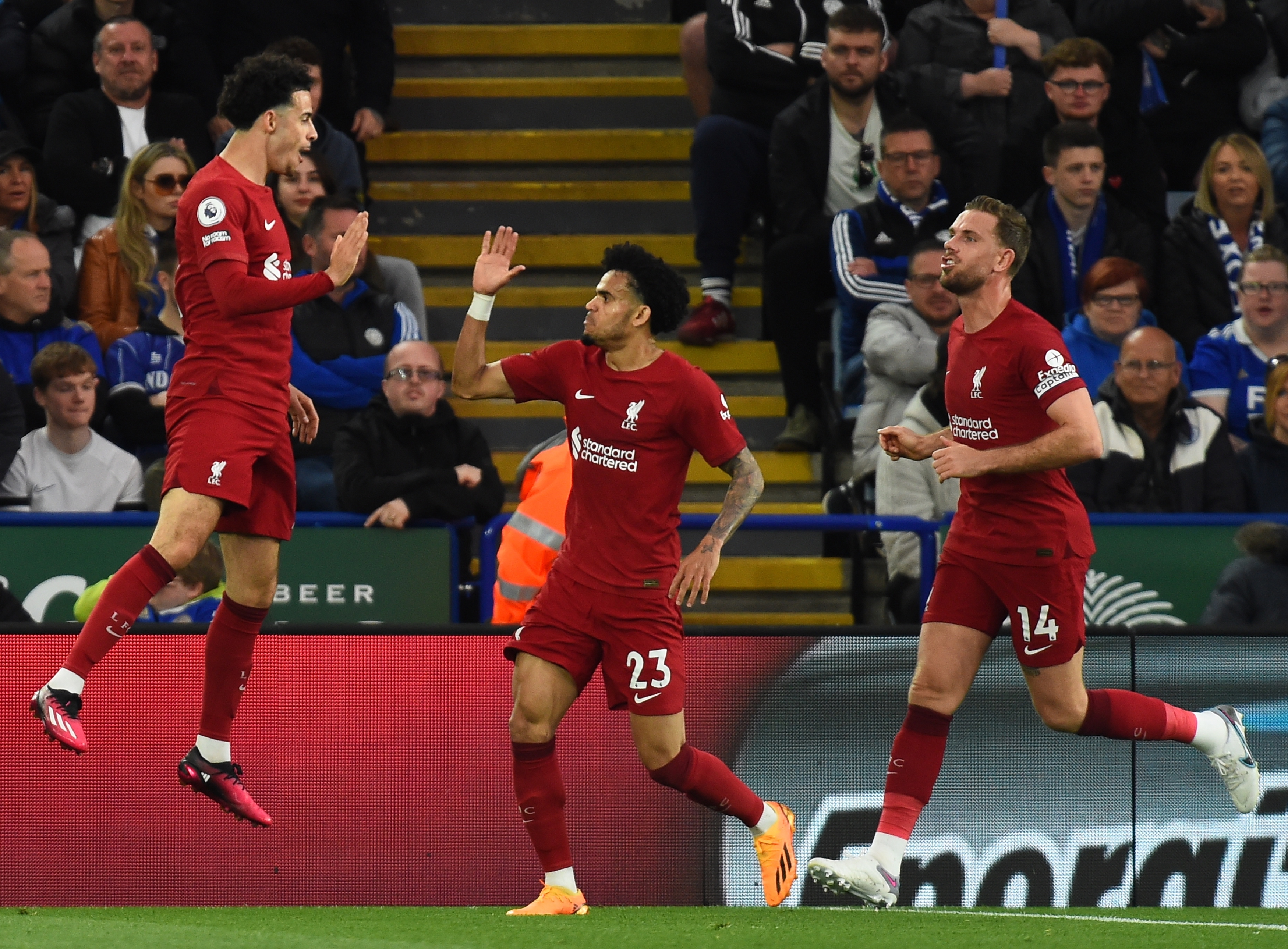 Premier League: Luis Díaz fue titular en la victoria de Liverpool sobre Leicester
