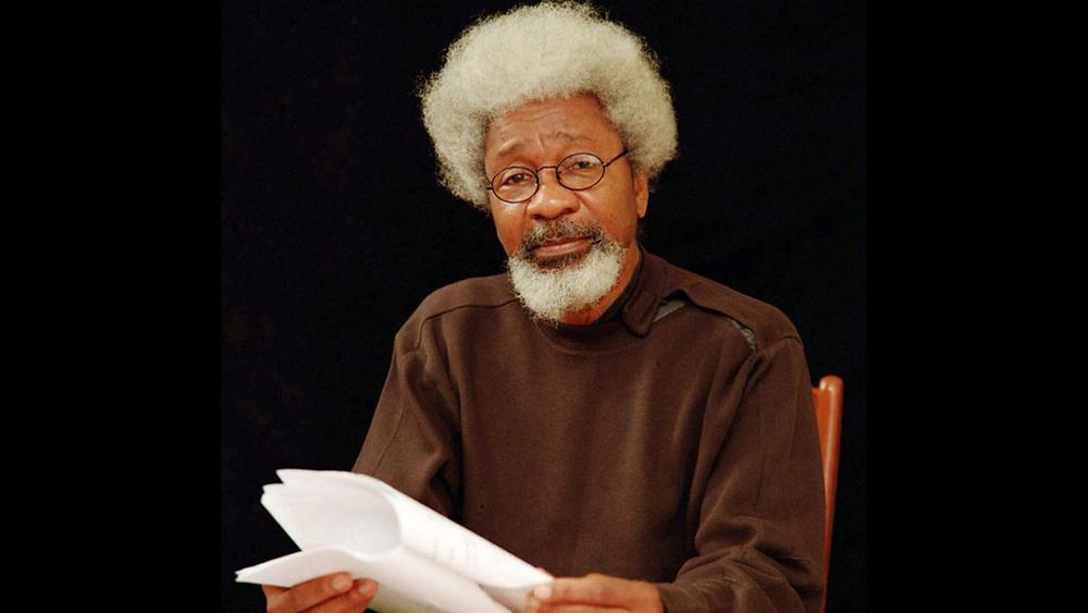 El Nobel Wole Soyinka rechaza a principales candidatos electorales en Nigeria