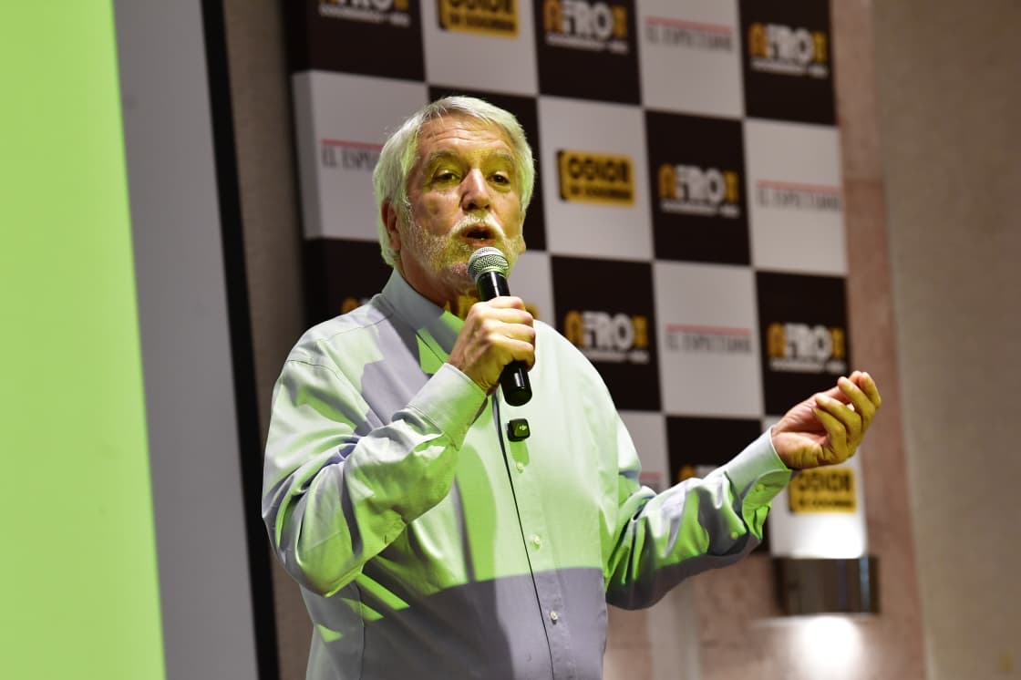 Enrique Peñalosa en foros de El Espectador.