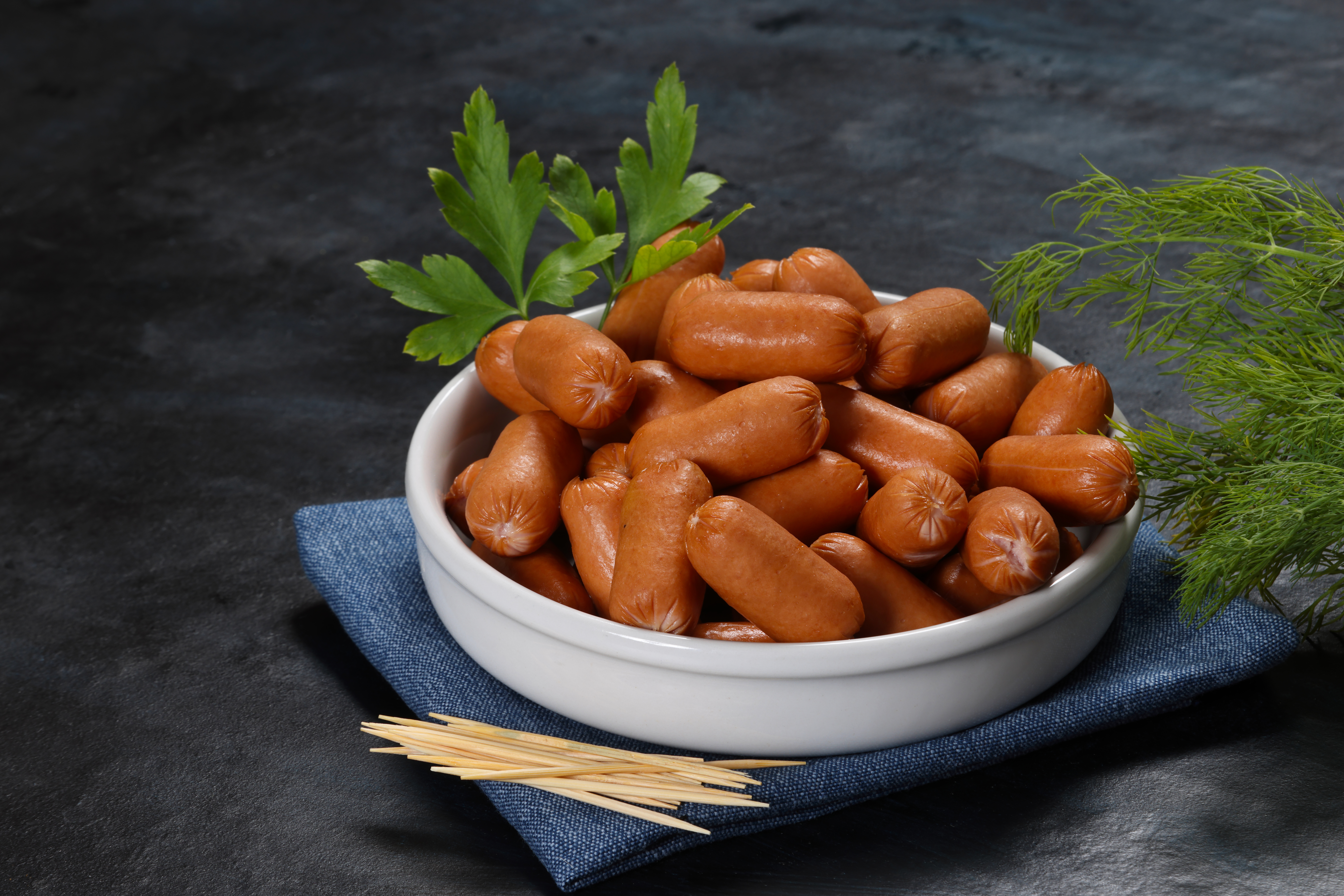 ¿Cómo preparar salchichas con salsa de queso? Nosotros te enseñamos