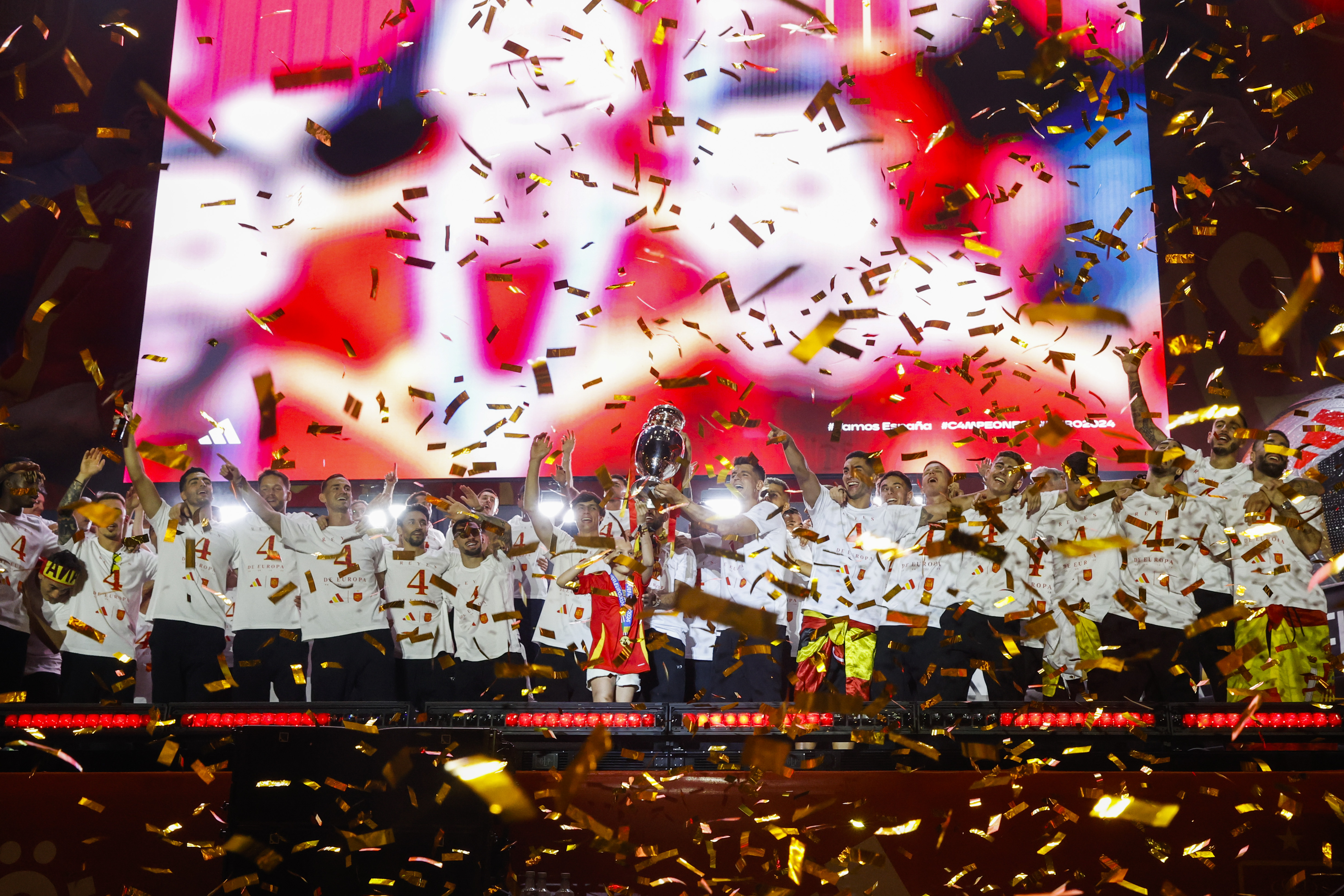 MADRID, 15/07/2024.- Los jugadores de la selección española durante la celebración este lunes en Cibeles del título de campeones de la Eurocopa conseguido tras vencer ayer en la final a Inglaterra disputada en el estadio Olímpico de Berlín. EFE / JP Gandul.
