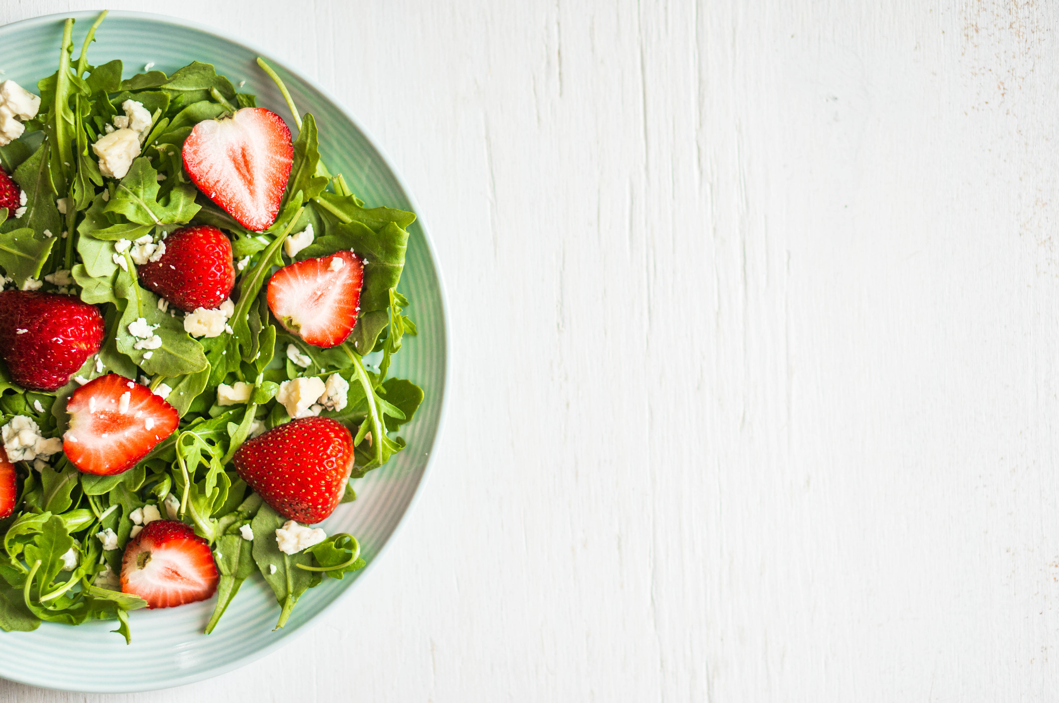 ¿Qué pasa si no lava correctamente fresas y lechugas? Esto podría encontrar