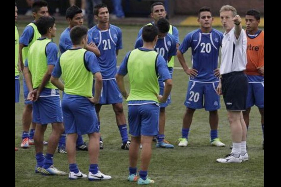 El Salvador no le teme a Colombia: Albert Roca
