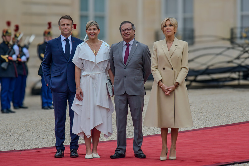 El presidente francés, Emmanuel Macron; la primera dama colombiana, Verónica Alcocer; el presidente de Colombia, Gustavo Petro; y la primera dama de Francia, Brigitte Macron.