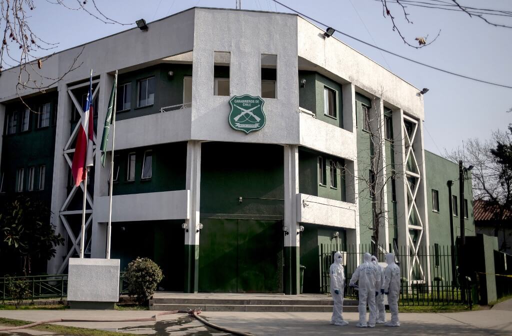 Un ataque con explosivo en comisaría de Chile deja ocho heridos